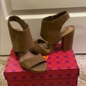 Gianni Bini open toe heel